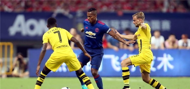 名年轻且富 名年轻且富